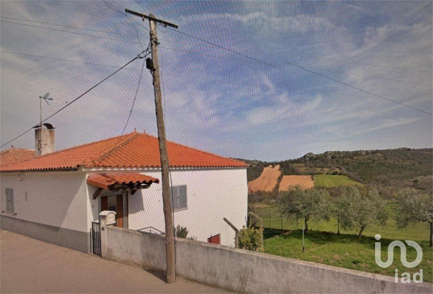 Village house T3 in Penas Roias of 227 m²