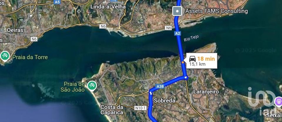 Terrain à bâtir à Charneca De Caparica E Sobreda de 350 m²