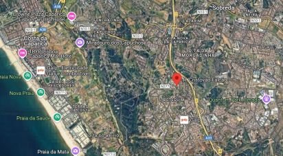 Terrain à bâtir à Charneca De Caparica E Sobreda de 350 m²