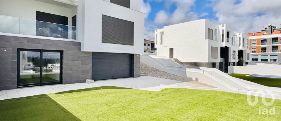 Moradia T4 em Corroios de 226 m²