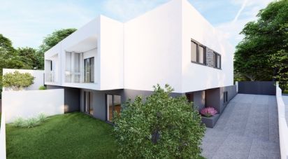 Maison T3 à Charneca De Caparica E Sobreda de 192 m²