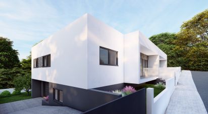 Maison T3 à Charneca De Caparica E Sobreda de 192 m²