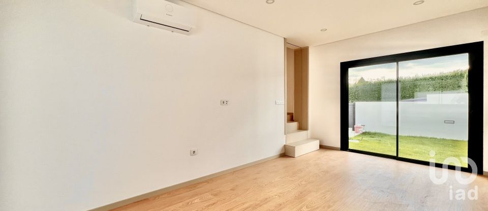Moradia T3 em Antas e Abade de Vermoim de 246 m²