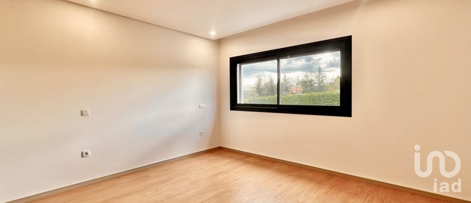 Moradia T3 em Antas e Abade de Vermoim de 246 m²