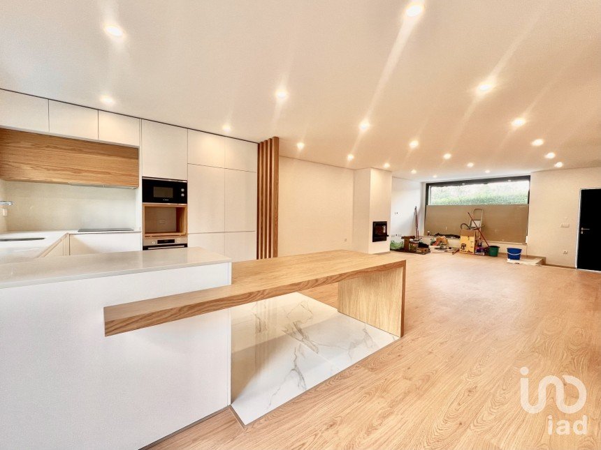 Moradia T3 em Antas e Abade de Vermoim de 246 m²