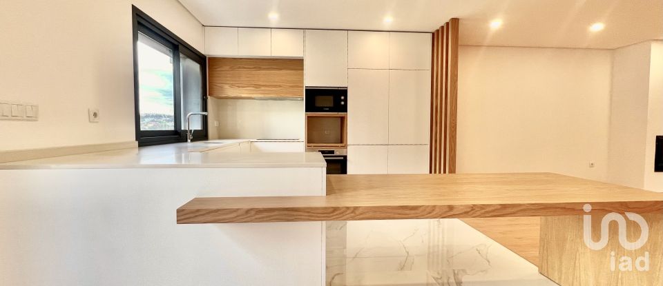 Moradia T3 em Antas e Abade de Vermoim de 246 m²