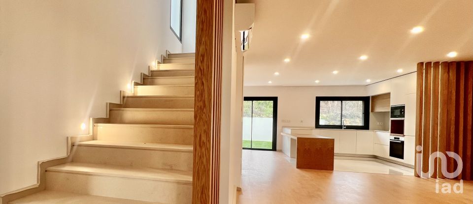 Moradia T3 em Antas e Abade de Vermoim de 246 m²