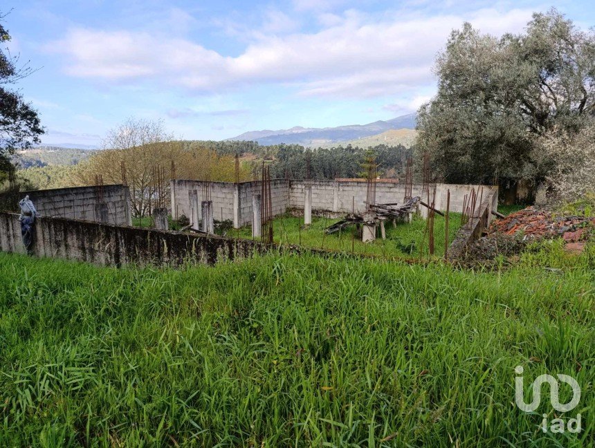Terrain à Chaviães e Paços de 1 140 m²