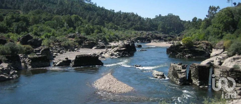 Terrain à Chaviães e Paços de 1 140 m²