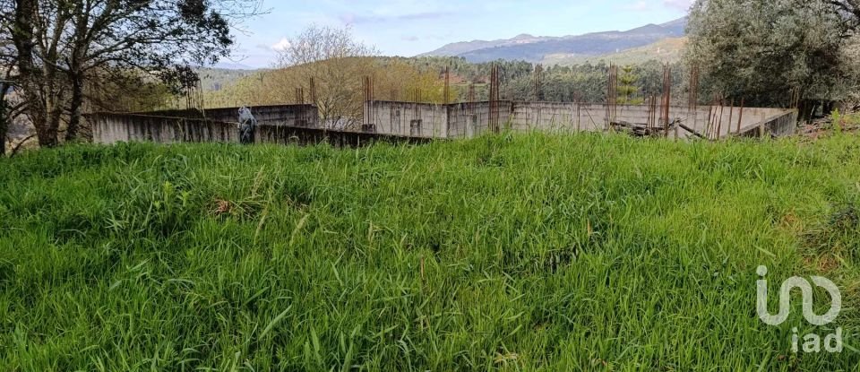Terrain à Chaviães e Paços de 1 140 m²