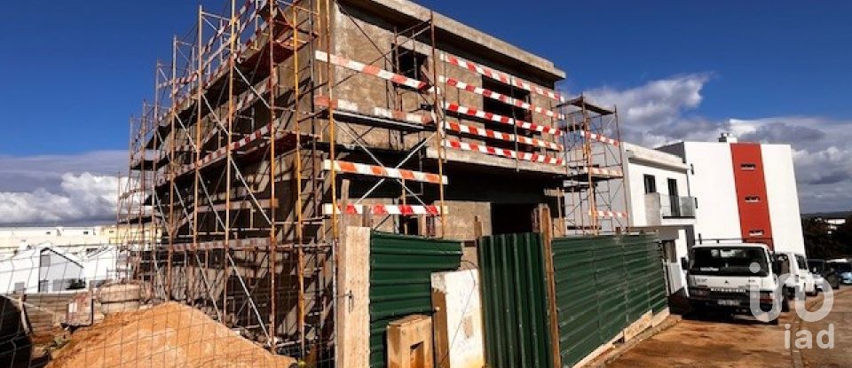 Maison T3 à Estômbar e Parchal de 297 m²