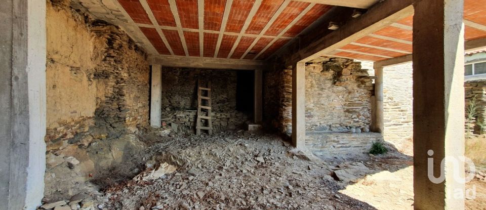 Maison de village T3 à Açoreira de 234 m²