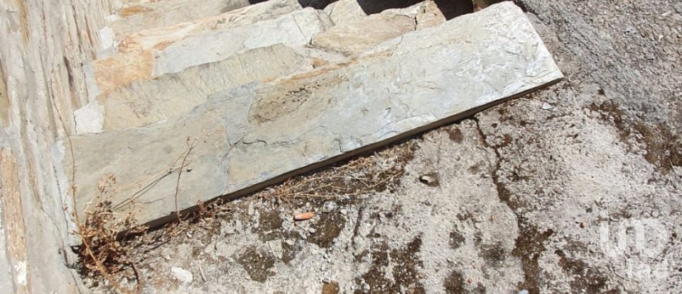 Maison de village T3 à Açoreira de 234 m²