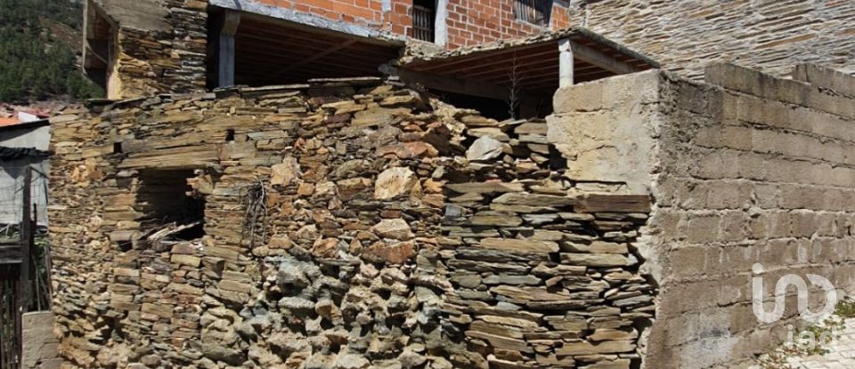 Maison de village T3 à Açoreira de 234 m²