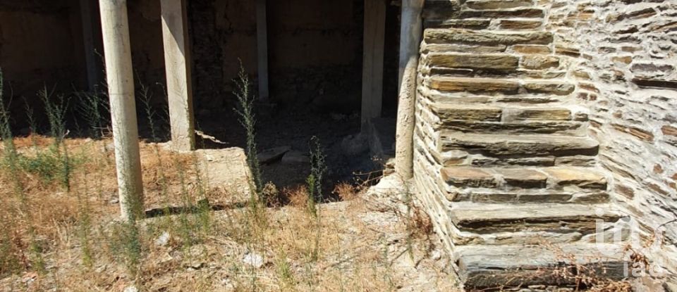 Maison de village T3 à Açoreira de 234 m²