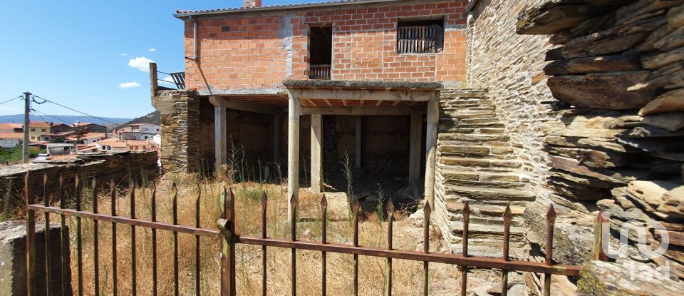 Maison de village T3 à Açoreira de 234 m²