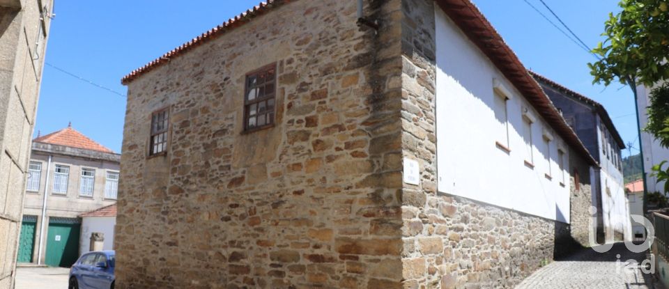 Traditional house T3 in Louredo e Fornelos of 307 m²