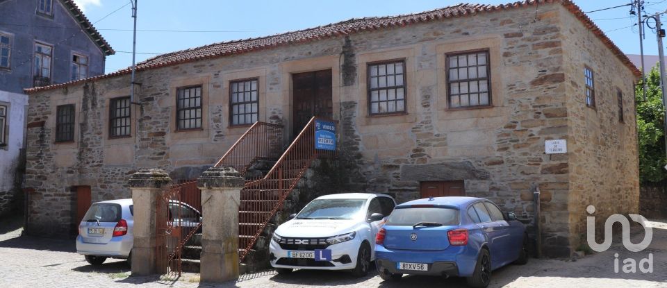 Traditional house T3 in Louredo e Fornelos of 307 m²