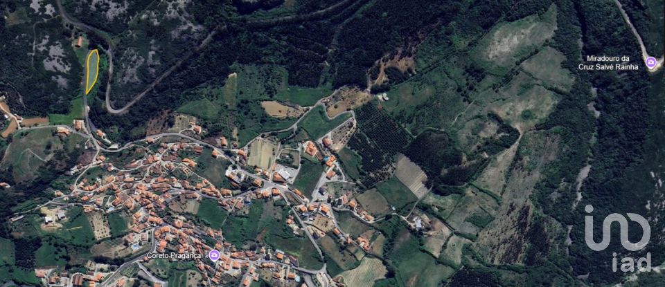 Terrain à Cadaval e Pêro Moniz de 2 600 m²