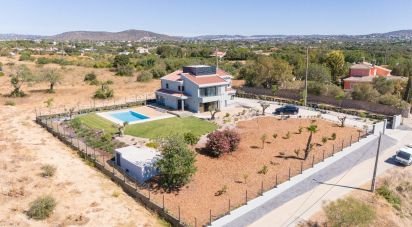 Maison rustique T5 à Quarteira de 321 m²