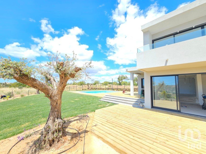 Country home T5 in Quarteira of 321 m²