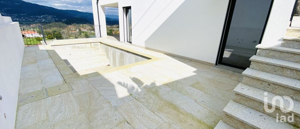 Maison de village T3 à Ribeira de 239 m²