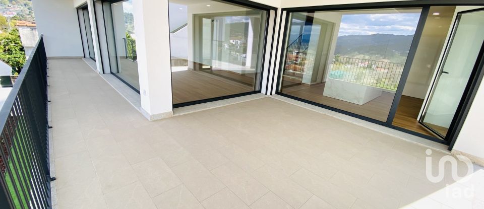 Maison de village T3 à Ribeira de 239 m²