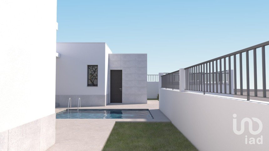 House T3 in Santo António da Charneca of 180 m²
