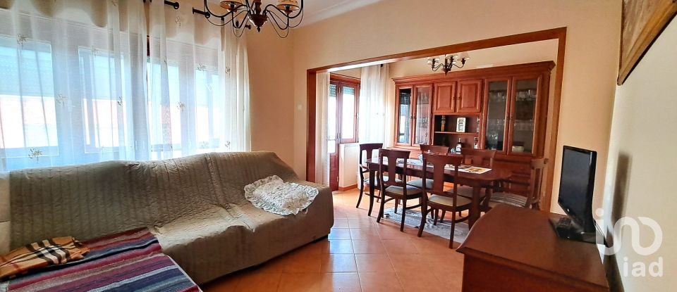 Moradia T3 em Lourinhã e Atalaia de 173 m²