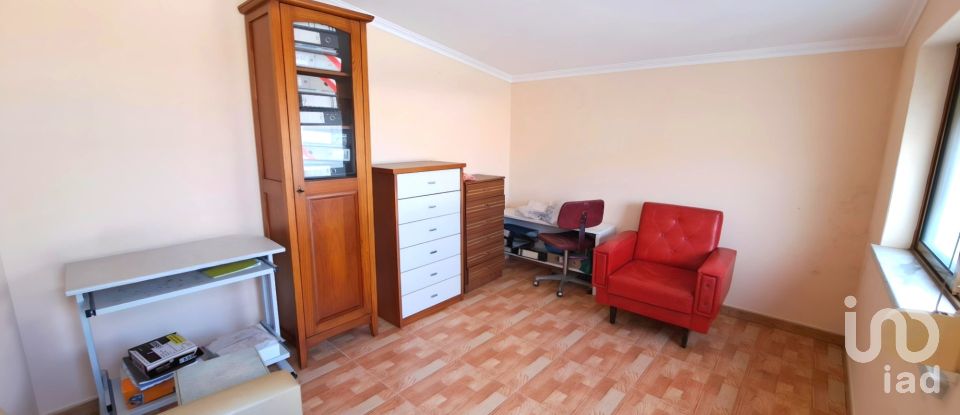 Moradia T3 em Lourinhã e Atalaia de 173 m²