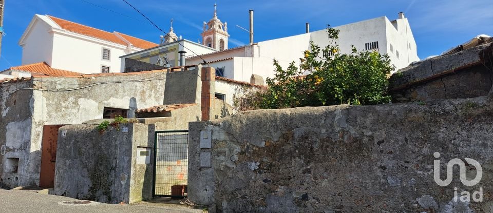 Terreno urbano em Azueira e Sobral da Abelheira de 301 m²