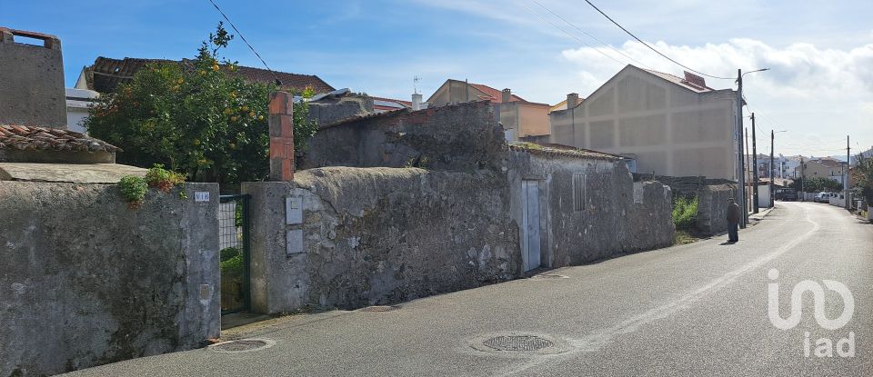 Terreno urbano em Azueira e Sobral da Abelheira de 301 m²
