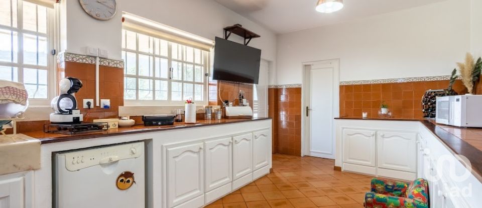 House T4 in Mira de Aire of 662 m²