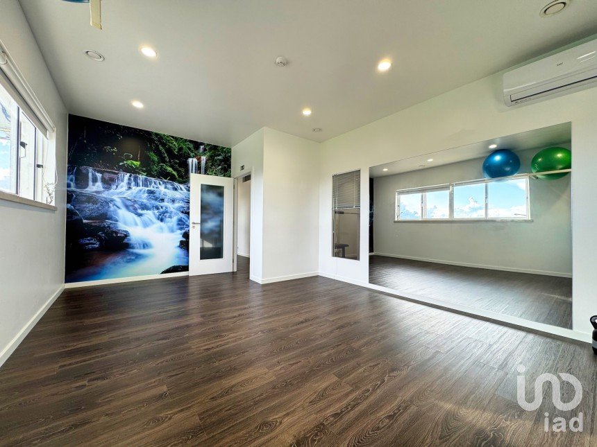 Shop / premises commercial in Meirinhas of 146 m²