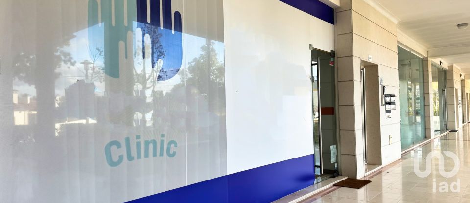 Shop / premises commercial in Meirinhas of 146 m²