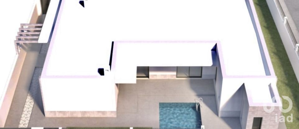 House T3 in Santo António da Charneca of 180 m²