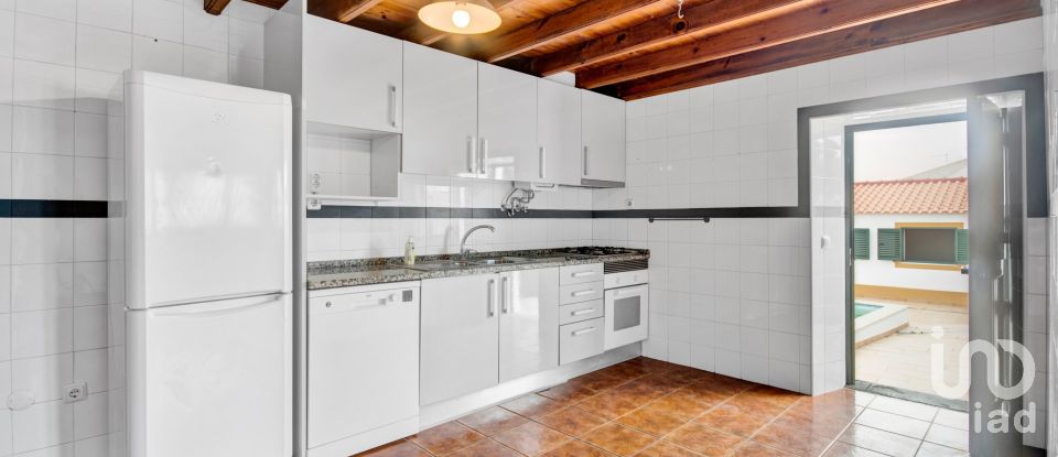 Moradia T5 em Atouguia da Baleia de 192 m²