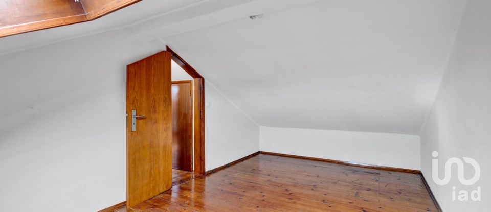 Moradia T5 em Atouguia da Baleia de 192 m²