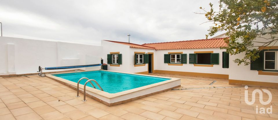 Moradia T5 em Atouguia da Baleia de 192 m²