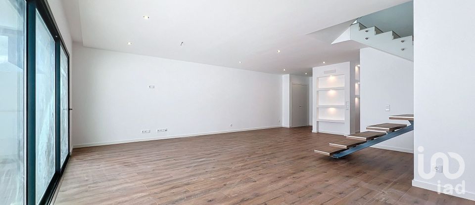 House T3 in Faro (Sé e São Pedro) of 145 m²