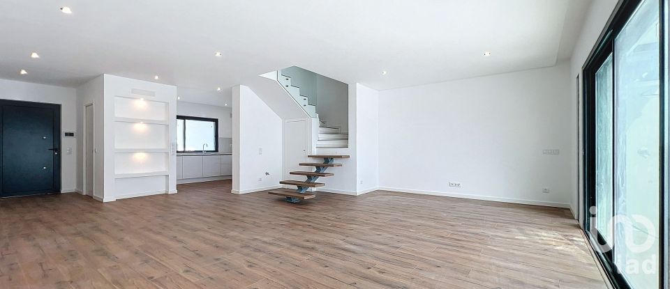 House T3 in Faro (Sé e São Pedro) of 145 m²