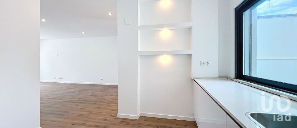 House T3 in Faro (Sé e São Pedro) of 145 m²