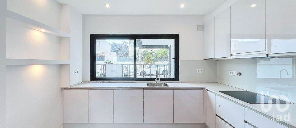 House T3 in Faro (Sé e São Pedro) of 145 m²