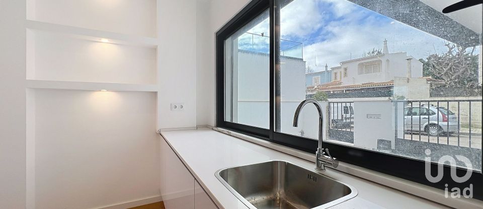 House T3 in Faro (Sé e São Pedro) of 145 m²