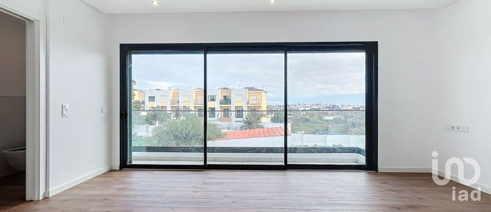 House T3 in Faro (Sé e São Pedro) of 145 m²