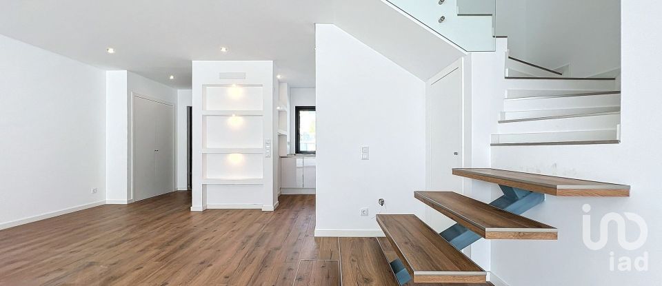 House T3 in Faro (Sé e São Pedro) of 145 m²