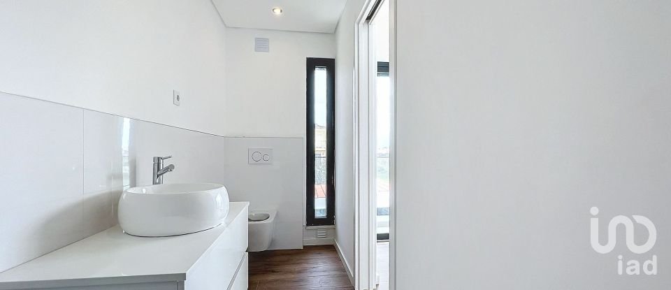 House T3 in Faro (Sé e São Pedro) of 145 m²