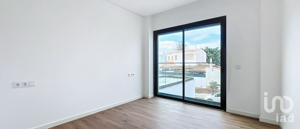 House T3 in Faro (Sé e São Pedro) of 145 m²