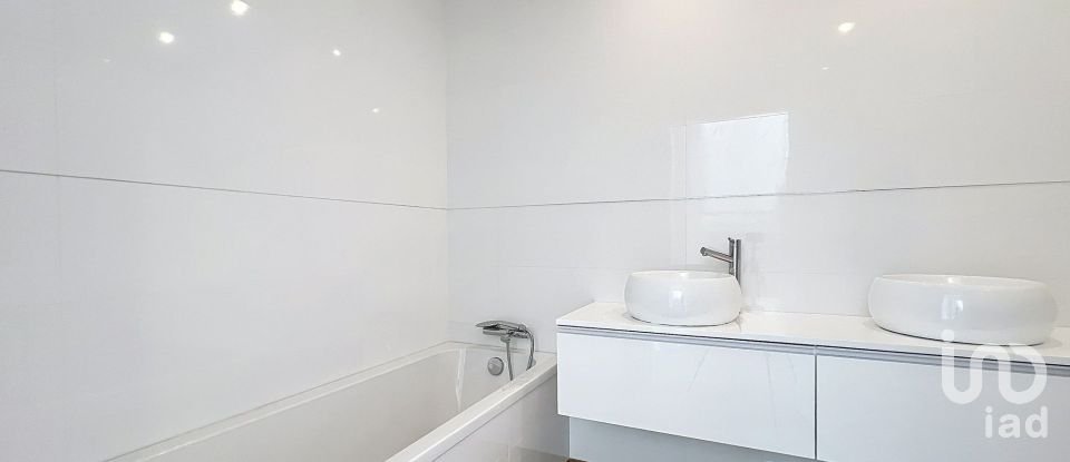 House T3 in Faro (Sé e São Pedro) of 145 m²