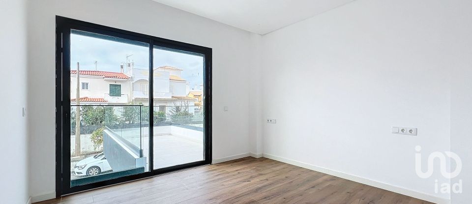 House T3 in Faro (Sé e São Pedro) of 145 m²